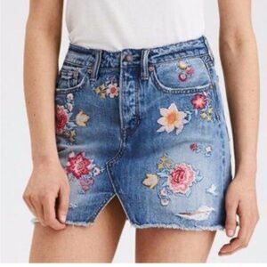 American Eagle Women Blue High-Waisted Embroidered floral Denim mini skirt